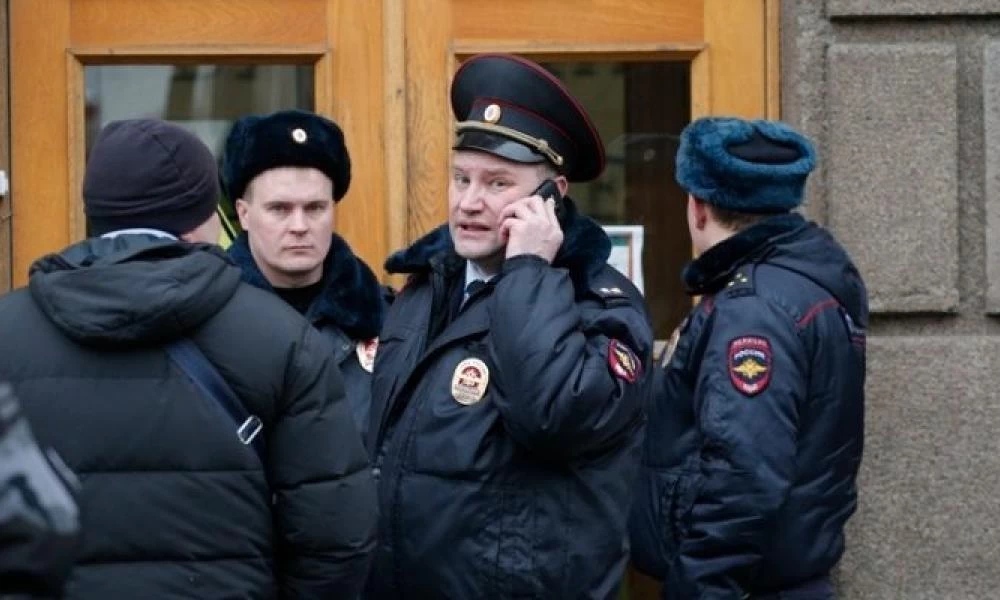 Μόσχα: Συνελήφθησαν δημοσιογράφοι που διαδήλωσαν υπέρ συναδέλφου τους